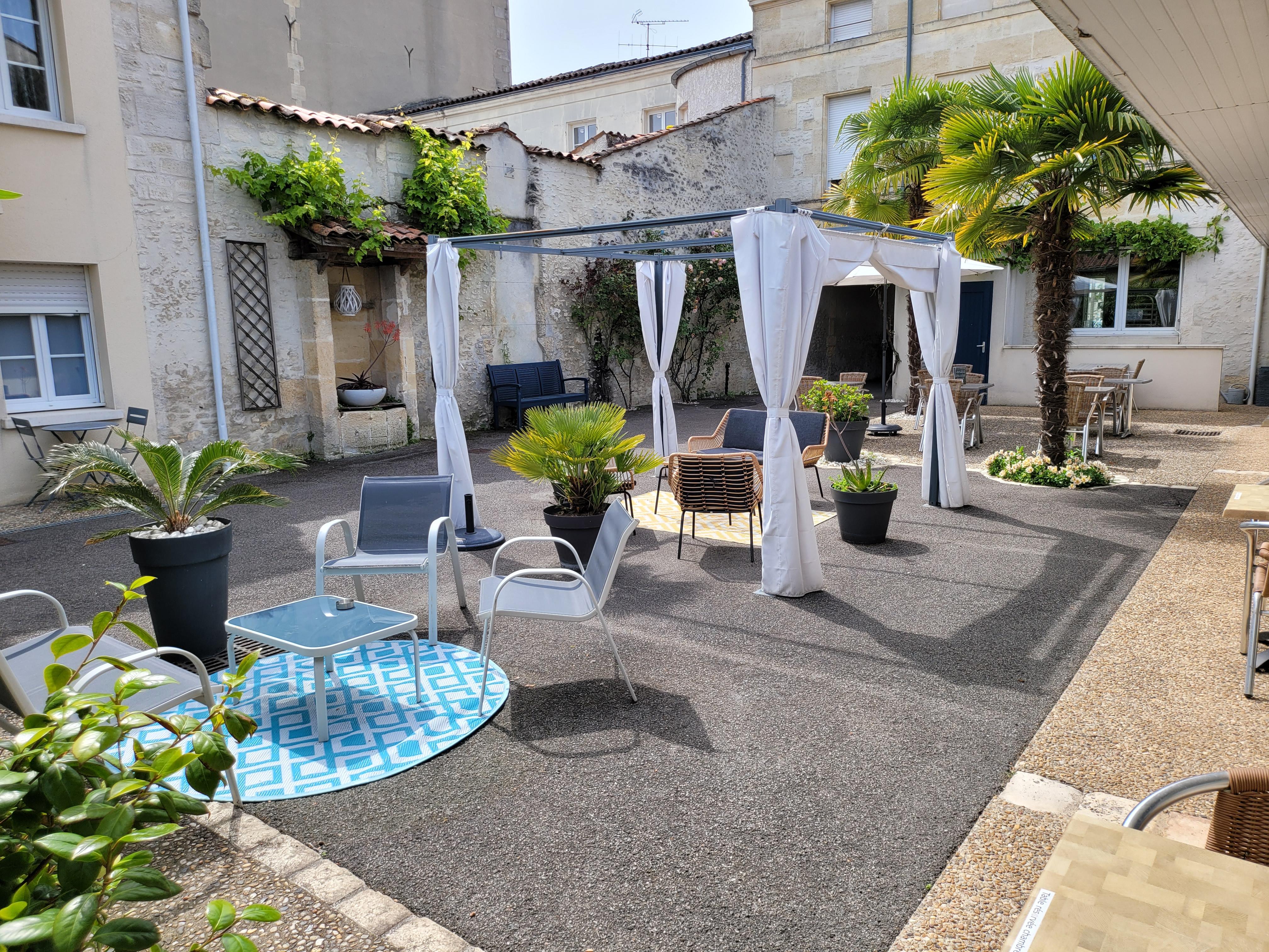 Cit'Hotel Le Cheval Blanc Cognac Centre المظهر الخارجي الصورة